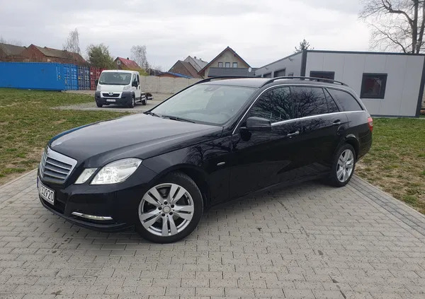 mercedes benz Mercedes-Benz Klasa E cena 52500 przebieg: 252000, rok produkcji 2012 z Włodawa